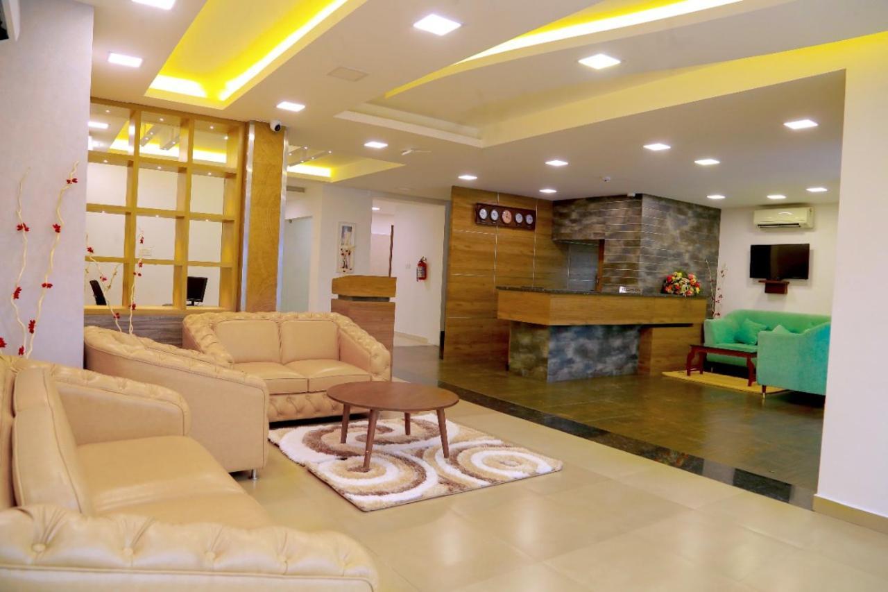 Club 99 Suites Kochi Εξωτερικό φωτογραφία